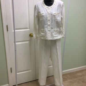 Ruby Rd. 2 piece Capri set in ivory white.